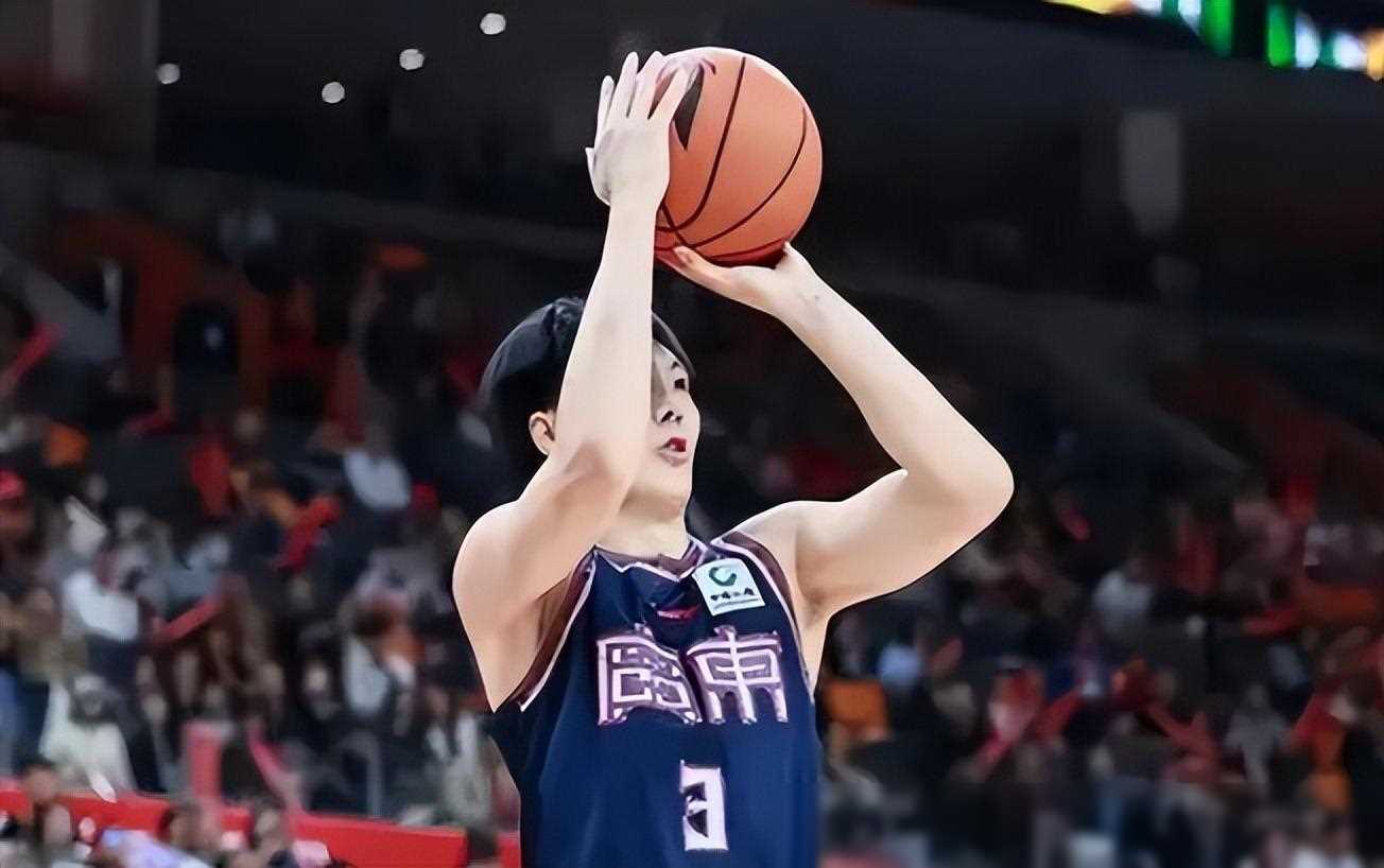 威姆斯稳定发挥,徐杰表现惊艳,杜锋全程关注_训练_投篮_球员