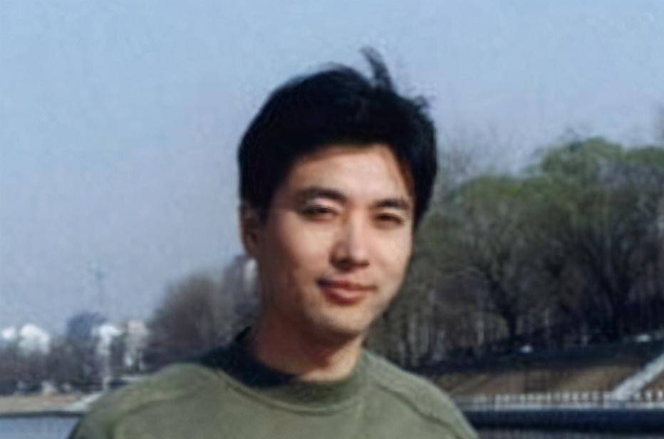 电视新一哥郭志坚结婚多年妻子成谜19岁儿子很优秀