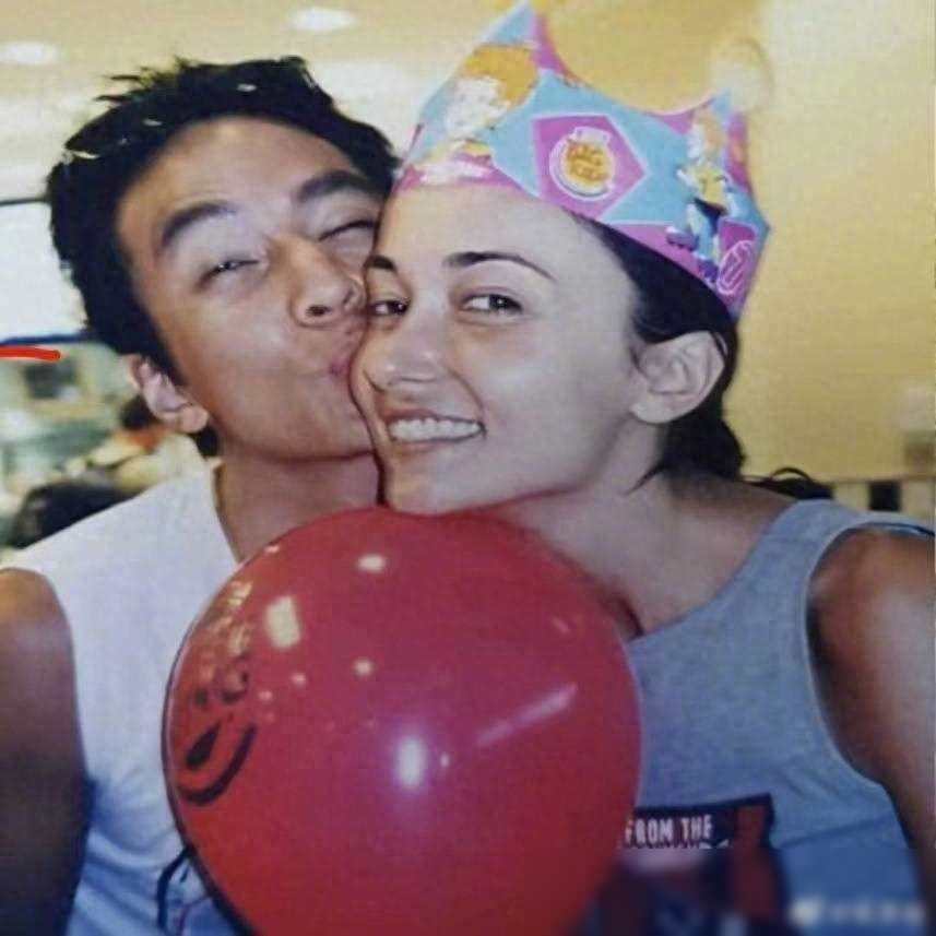 吴彦祖为爱妻庆生甜蜜氛围羡煞旁人