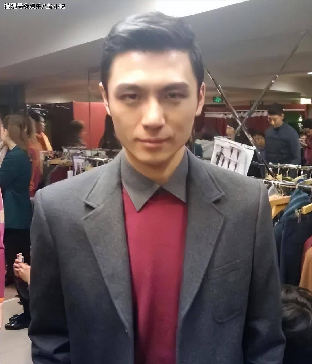 最后一位金磊饰演的董坚咚,有书生模样,但多愁善感的人,金磊也跟曲鑫