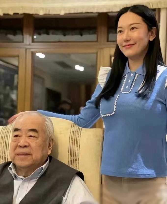 86岁范曾的爷孙恋才子风流情谊深厚