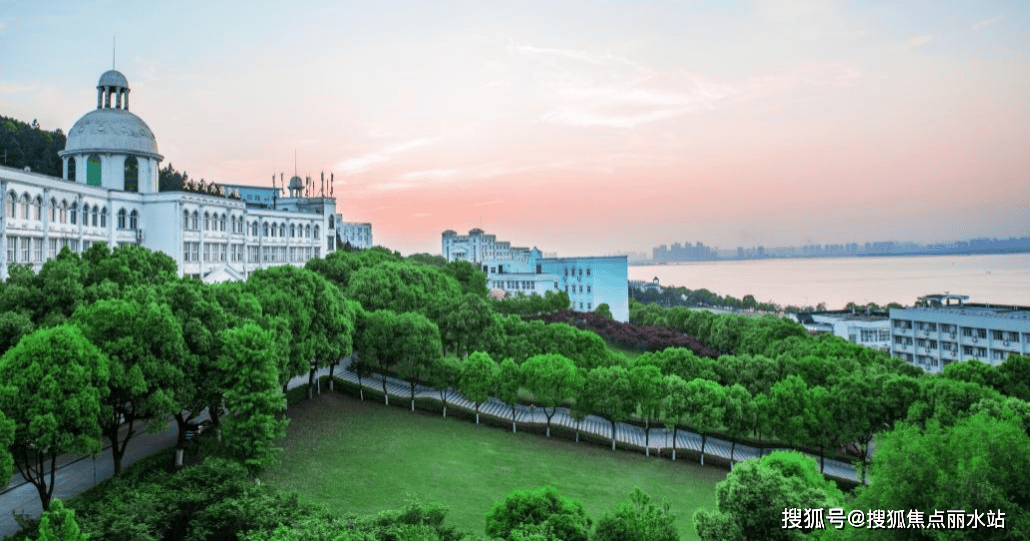 【售楼热线】(武昌理工学院 图片均)广信·万汇城的商业综合体约5万方