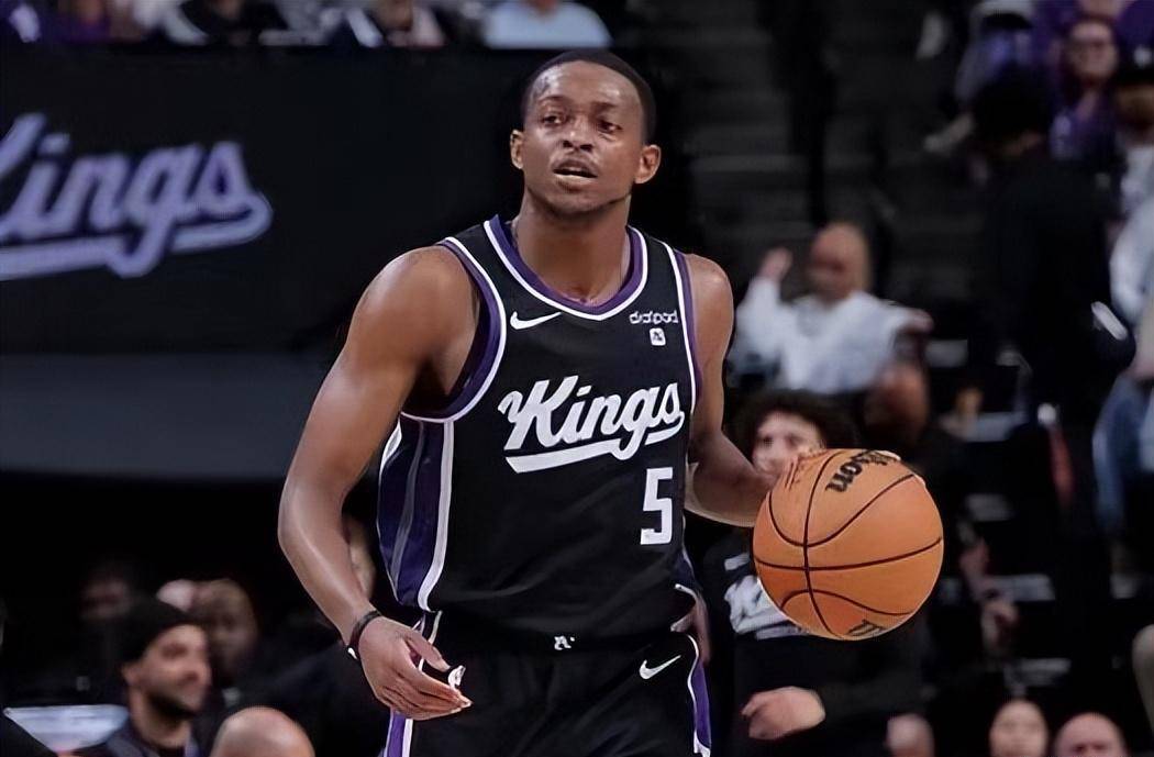 原创杜兰特轰28分险胜小萨25119尽力布克21分三核分不清主次