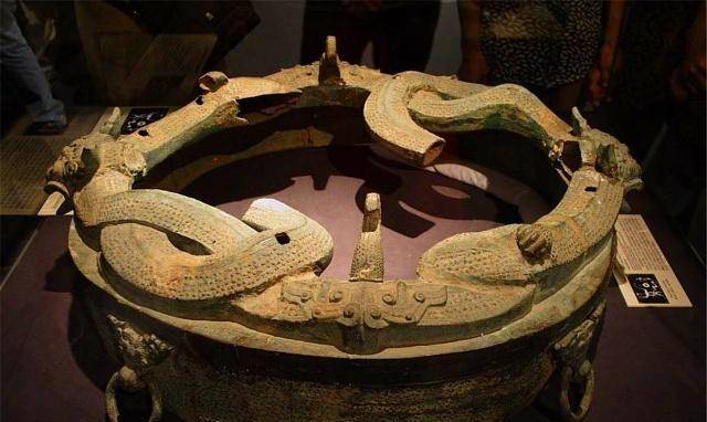 原创1980年安徽工人施工途中无意挖出古墓专家发现珍贵文物