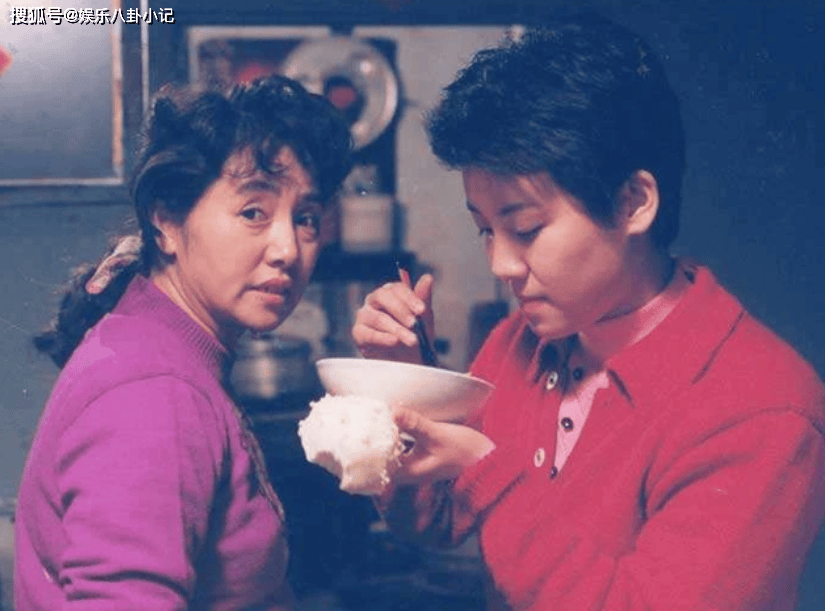 原创她被大17岁导演抛弃转身相亲嫁穷小子如今50岁被丈夫宠成公主