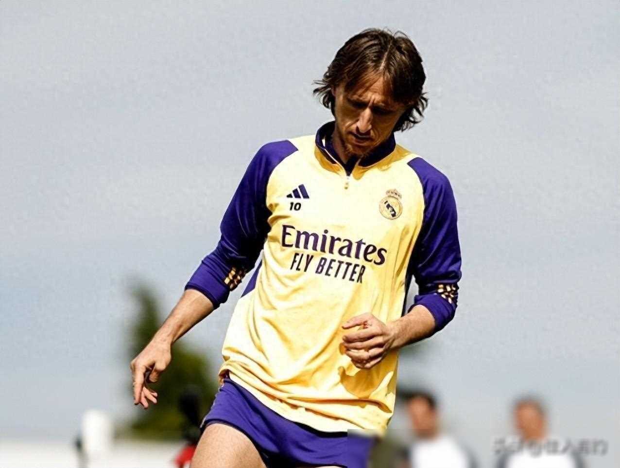 原创交接莫德里奇告别皇马转投c罗沙特不回老东家