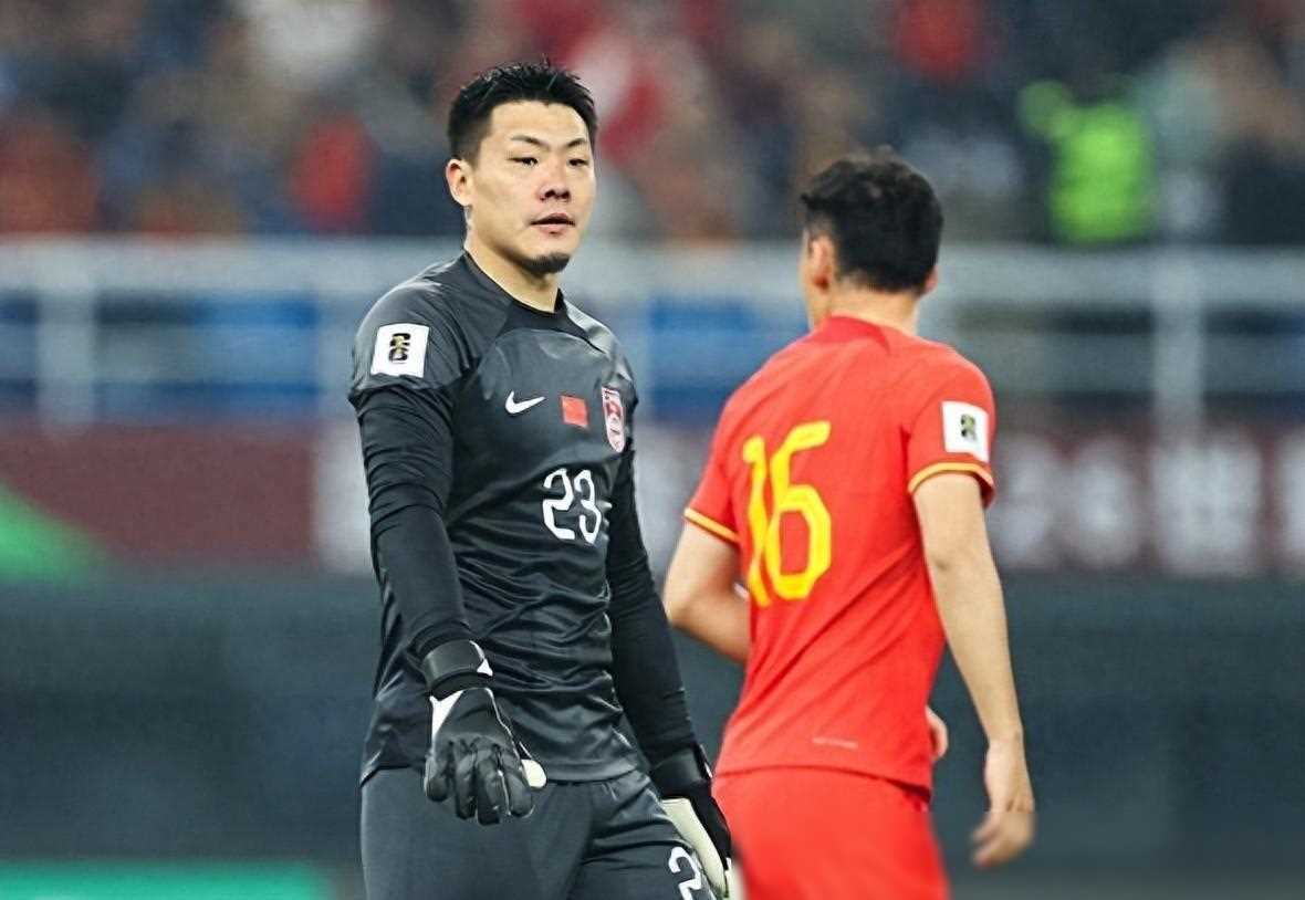 因此,国足未来的门将位置将成为焦点话题,许多球迷对于王大雷和颜骏凌
