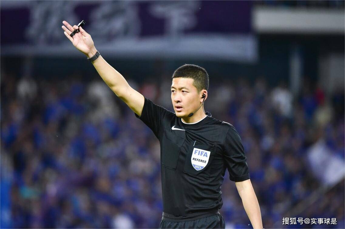 四官员是来自上海的崔雍;视频助理裁判是来自上海的国际级裁判员王迪