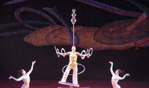 原创湖南女子产下一小猴子杂技团欲高价购买女子她是我女儿