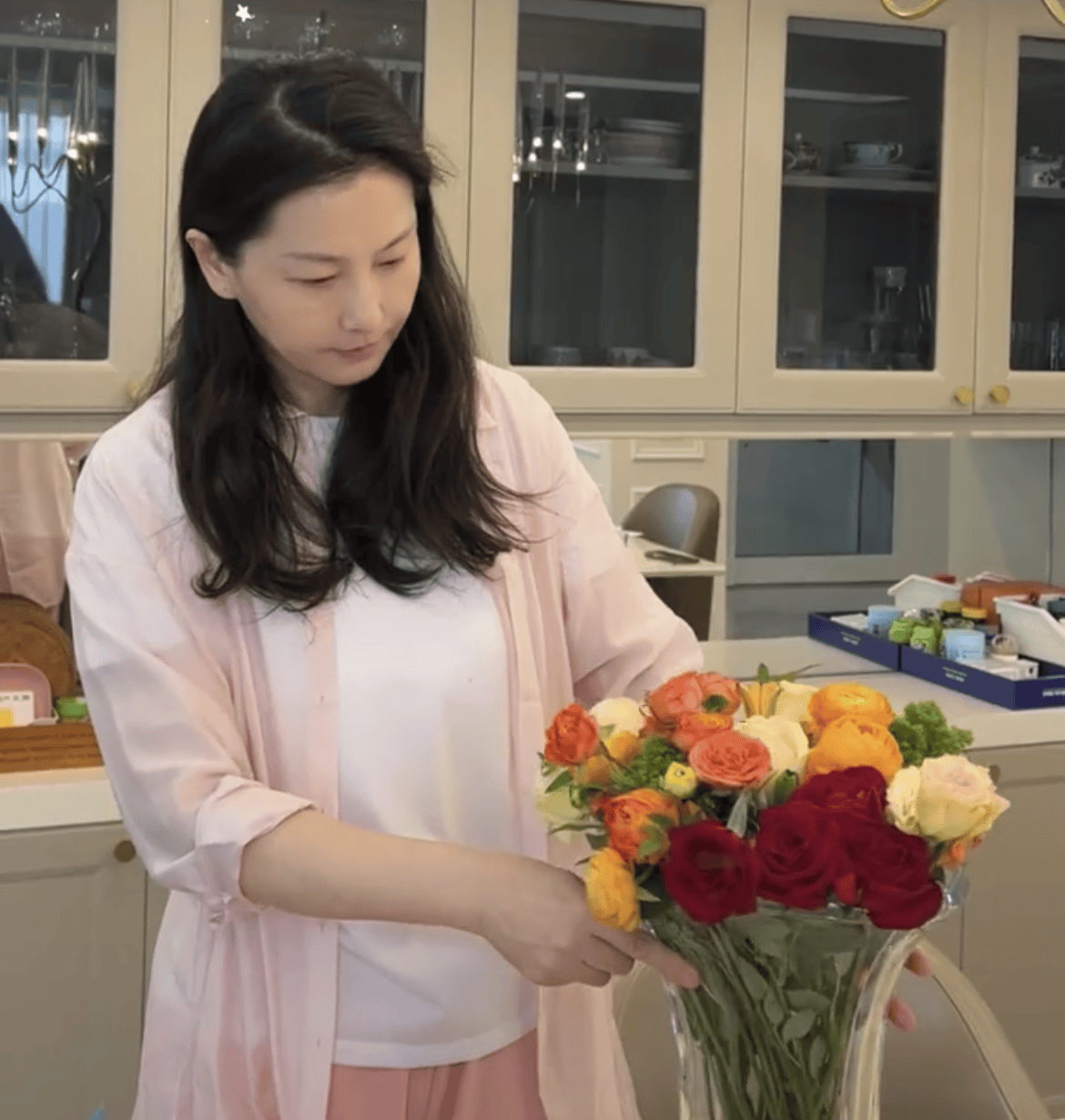 原创刘茜秀上海豪宅内景内装电梯费用高达几十万冰箱价格高达五万