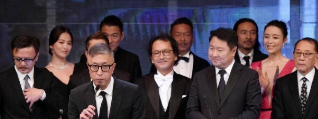 这个人叫做黄斌,他并不是指香港艺人黄斌,而是指赵丽颖前经纪人的黄斌