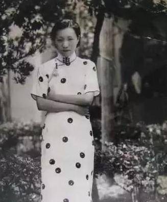 女作家还成了闺蜜,两人相处的十分和谐,邵洵美可以说是享齐人之福了