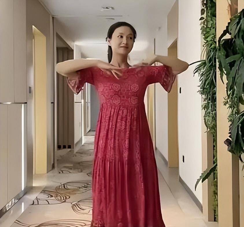 这是眉姐姐斓曦怎么觉得她突然就老了十几岁
