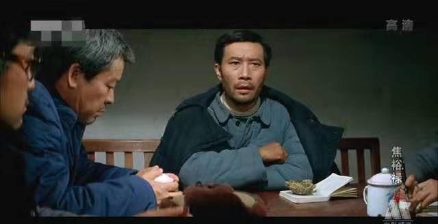 盛情难却下李雪健接下了这部戏,随后开始翻看大量焦裕禄的记载资料.