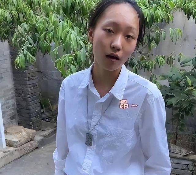 疯产姐妹张小花的样子图片