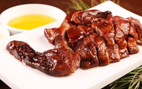 原创百年名菜樟茶鸭香味独特皮酥肉嫩吃过的人都说好