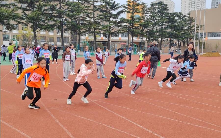 五彩承中华美运动自信育少年青岛南京路小学2024年春季田径运动会