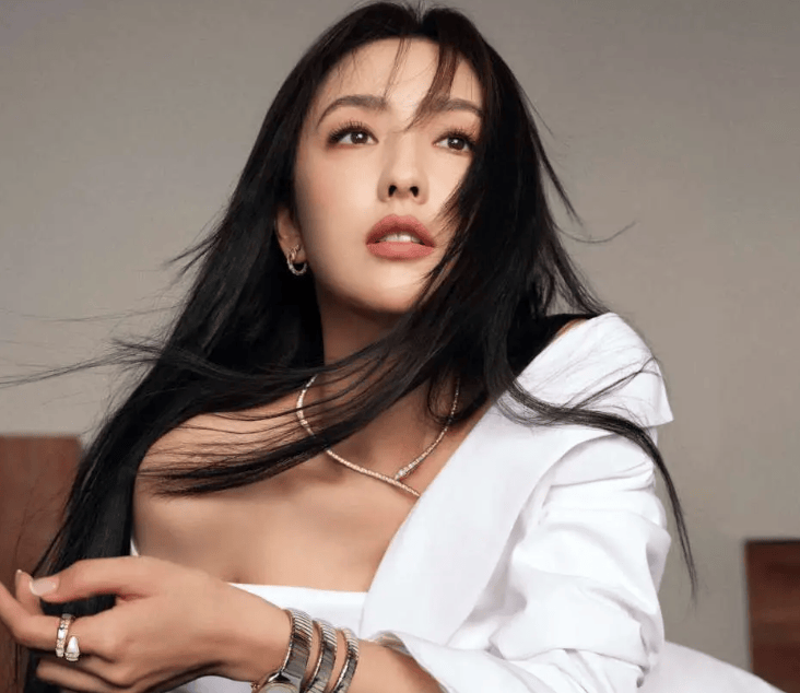 原创笑抽了善恶到头终有报40岁离婚不分家的佟丽娅已走上了另一条路