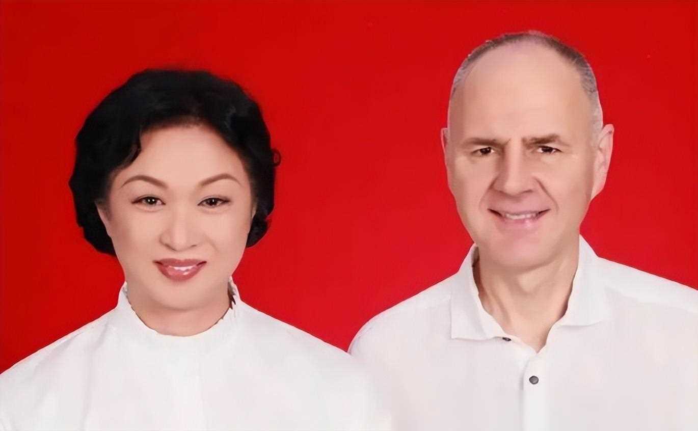 金星复婚晒结婚证卡点1314,前离婚为孩子落户口