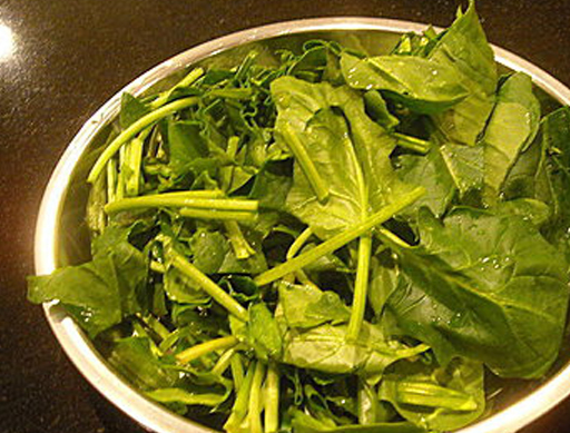 取1-2t来用)做法:羹汤调味料:高汤或罐头鸡汤或水,盐,鸡粉,香油菠菜汁