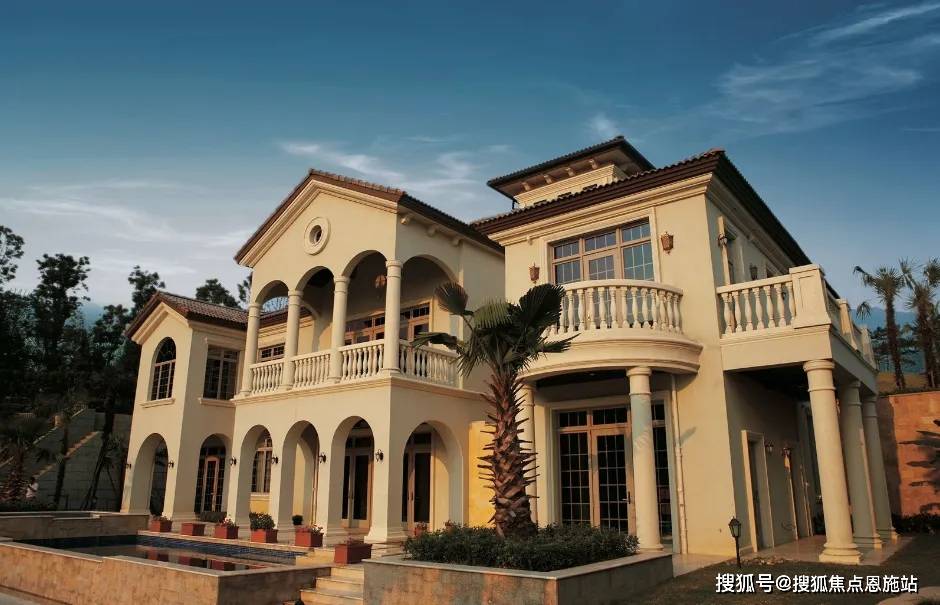 在千岛湖地区,排屋和别墅的价格普遍在30万元以上,而天屿的单价则只在