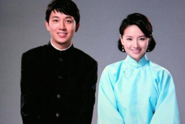 原创董洁携子参加婚礼10岁顶顶身高快赶超母亲网友不像潘粤明