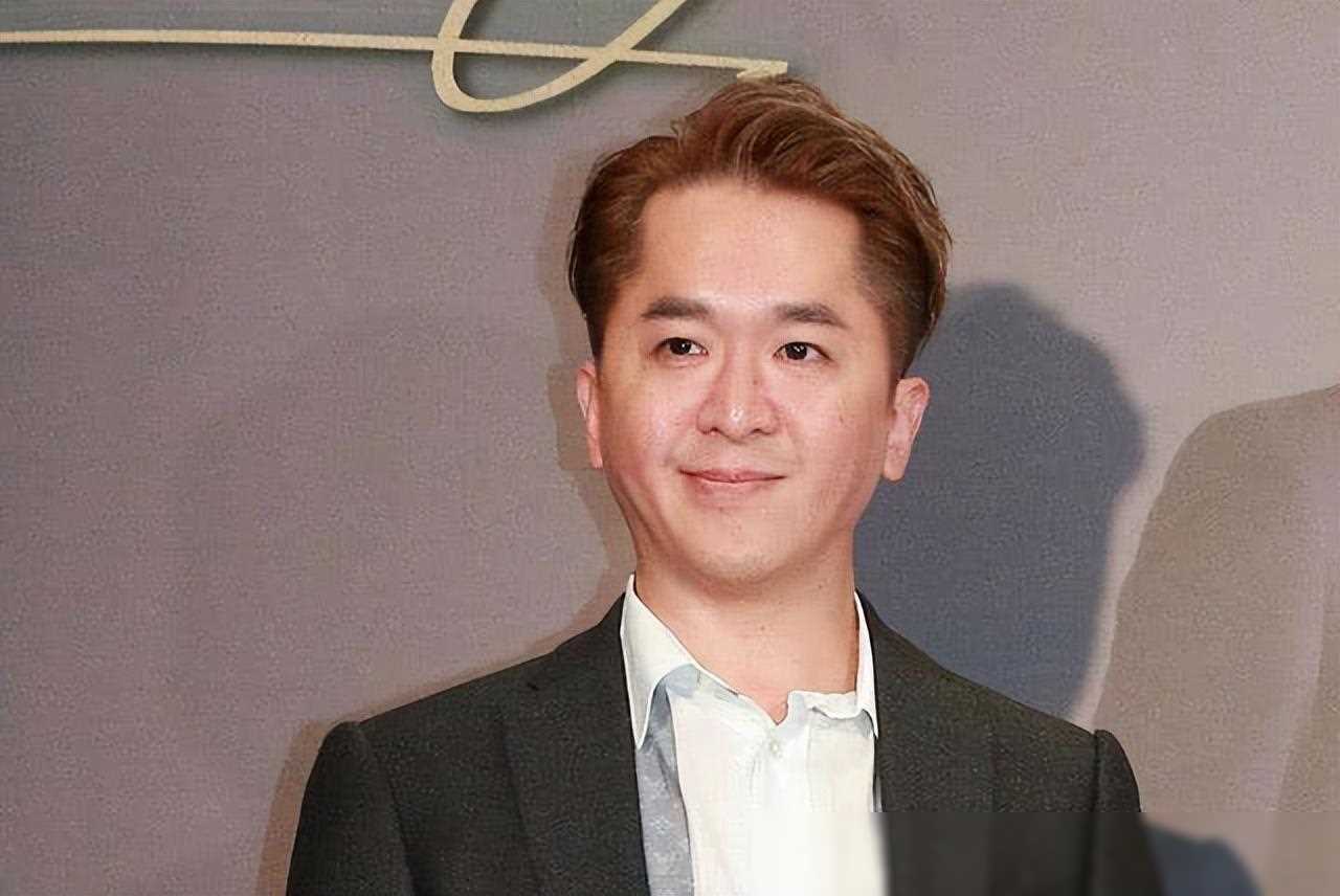 3女共侍一夫引热议,57岁香港富豪让网友三观颠覆_邓兆尊_生活_方式