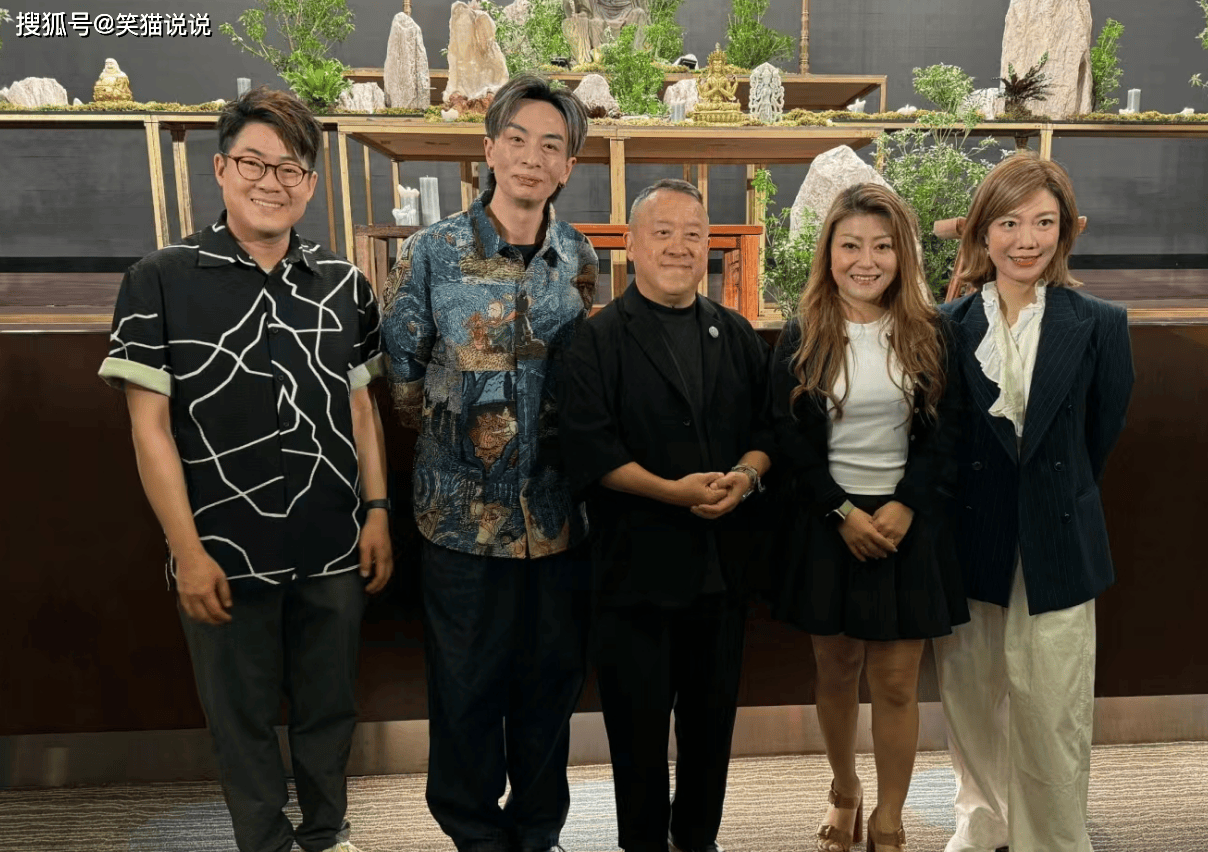 原创曾志伟办素宴庆71岁生日与曾宝仪曾国祥同切蛋糕叶子楣苗侨伟前来