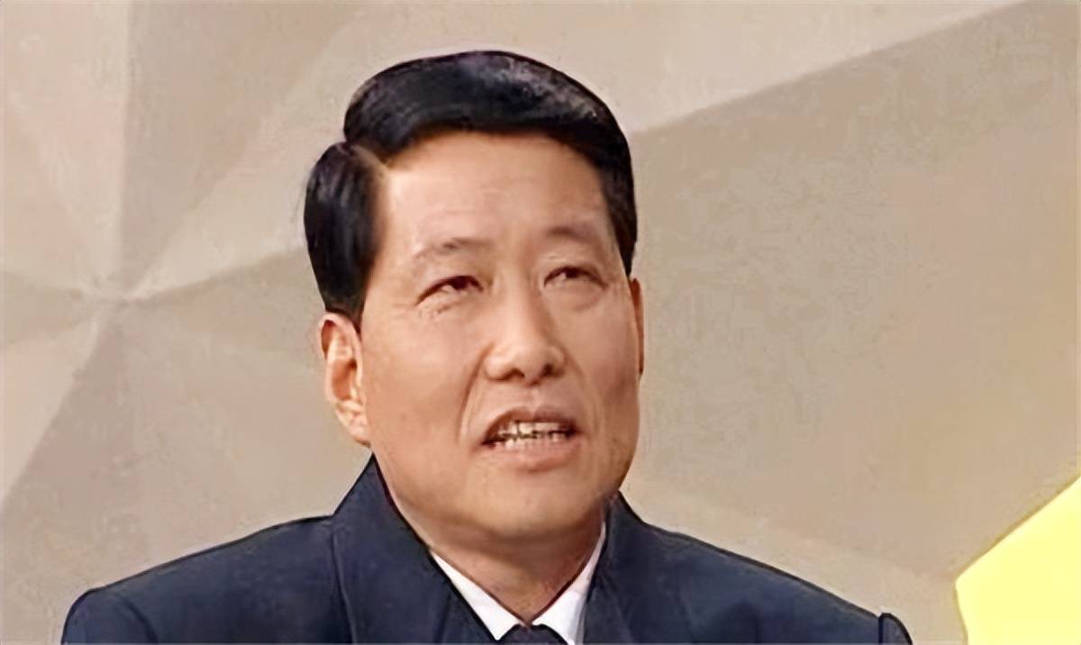 北海舰队参谋长肖新年,少将军衔,51岁与司令员,政委一起被免职