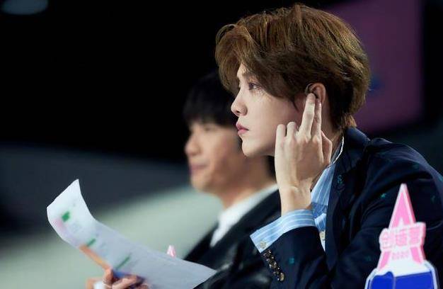 原创鹿晗父亲身份曝光被调侃军区少爷友人透露晓彤爸着急催婚