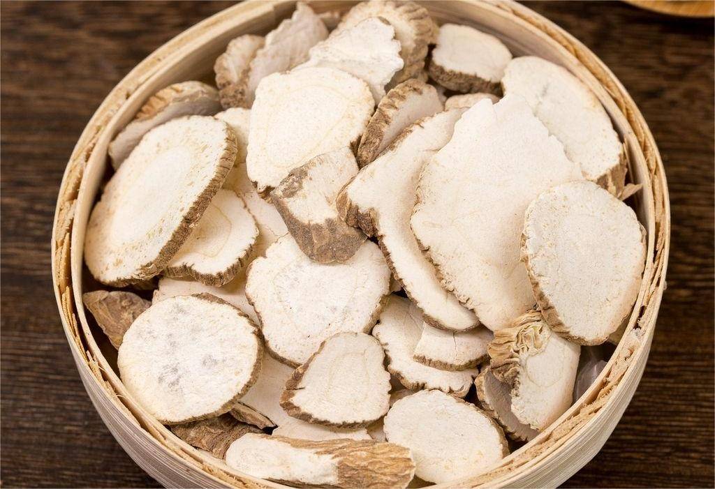鸡肉腥味的"克星",炖鸡肉就放这几个香料,肉越炖越香_山奈_香气_桂枝