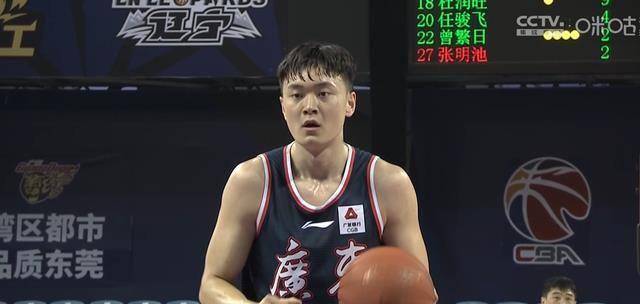 队长轮休易建联仅打12分钟徐杰30分创新高卫冕冠军遭双杀