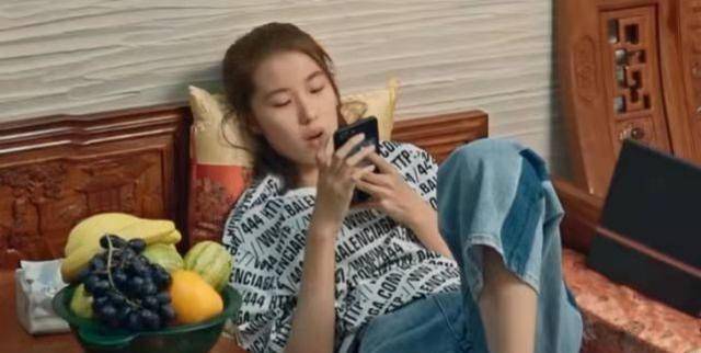 巨婴刘思琦曾每日花销过万吃饭穿衣要靠保姆如今令人刮目相看