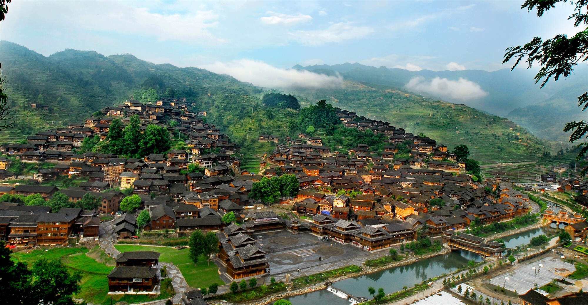 第三天:西江千户苗寨第二天我们将前往荔波县的大小七孔景区.