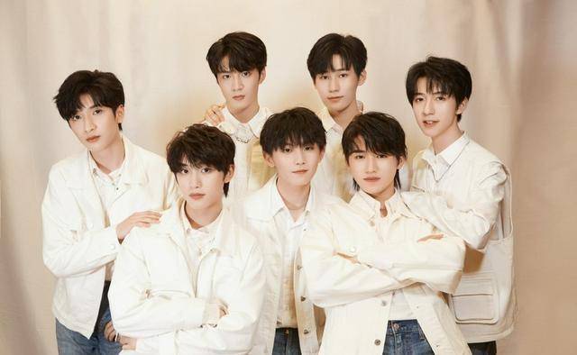 队友为张真源贺峻霖过生日演唱会举办时间和tfboys出道时间相同