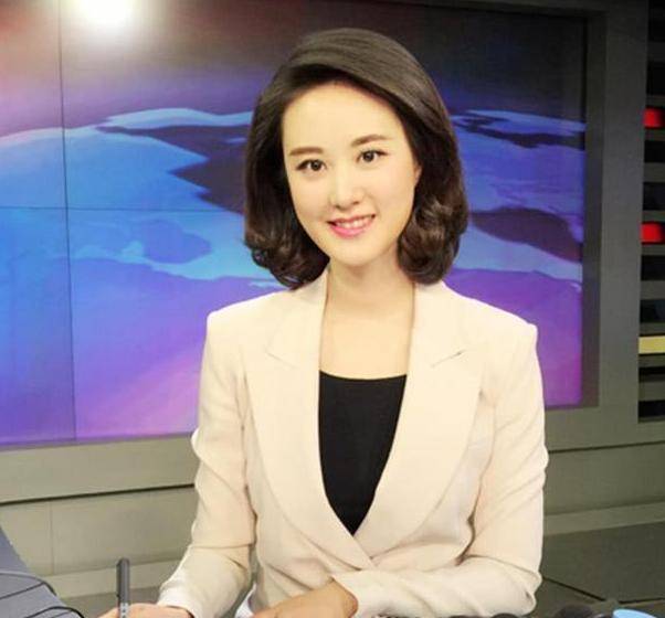 她曾是重庆最美的高考状元，如今当上央视主持人，39岁依然单身_秦方_外貌_成功