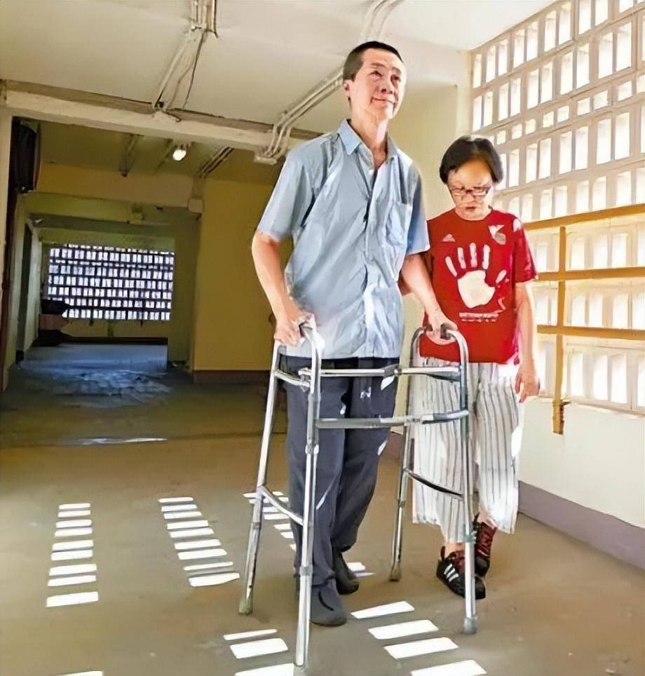 tvb男星患渐冻人症!病情恶化半身瘫痪,没钱治病幸好有老友救济