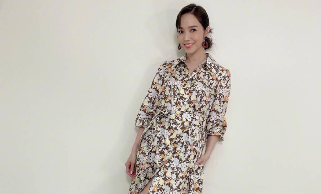 原创林月云昔过往被挖出侯佩岑感动紧拥母你尽全力保护我