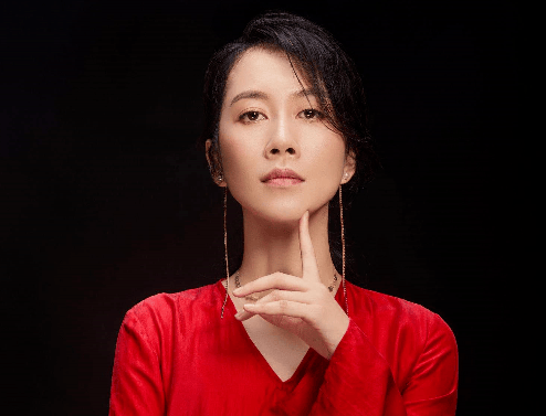 她是海清同班同学为让父母住上豪宅拼命拍戏嫁初恋恩爱至今