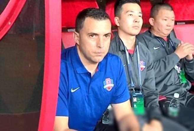 潘喜明团结一致寻找解决困境的办法