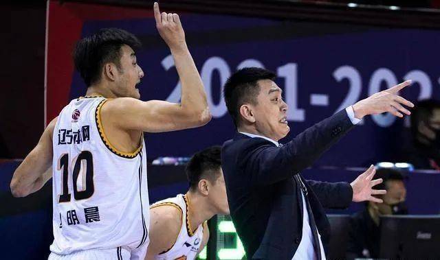 原创宏远广厦全都慌了杨鸣秘密配置三奇招上抵周琦胡金秋下挡徐杰