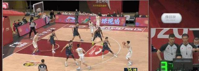 原创广东36次犯规送53次罚球赵睿垫脚违体末节被打160敲警钟