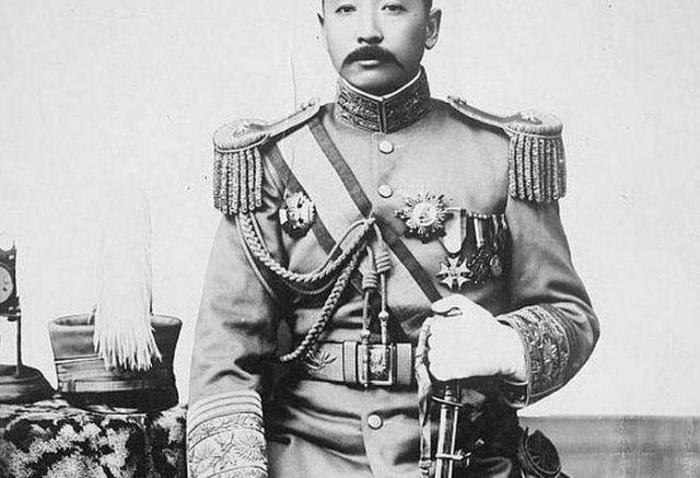 原创民国张宗昌姨太太旧照白俄五姐妹确实漂亮写的诗堪称空前绝后