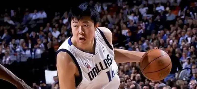 王治郅,第一个正式登陆nba的我们男子篮球运动员!