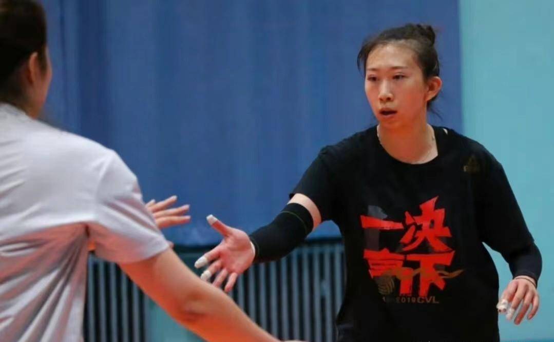中国女排6人参加,姚迪师妹入选,1米96副攻引发关注_张宇_陈欣桐_联赛