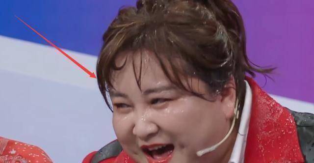 原创关晓彤被泼水来不及捂脸看清卸了妆的模样才懂鹿晗的审美