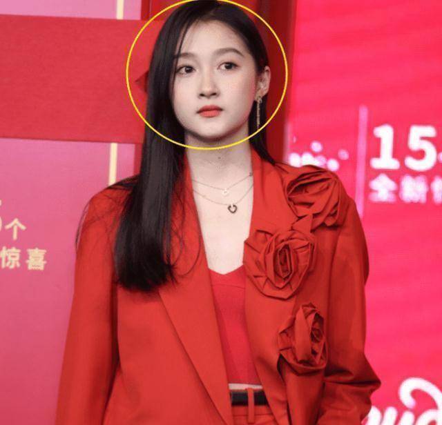 原创关晓彤蜡像入驻杜莎馆她却自夸真漂亮细品才知道情商有多高