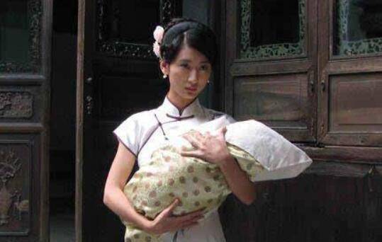 丈夫刚病逝,她谎称自己腹中已有他孩子,婆婆还帮她从外抱回孩子_刘家