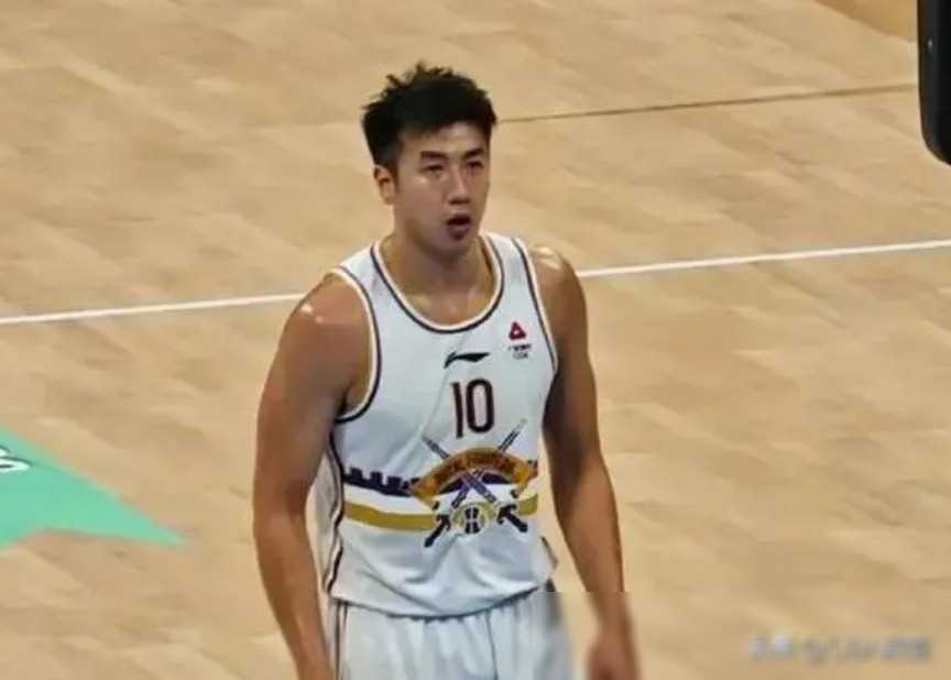 北控g2上半场领先深圳三外援火力全开对飙萨林杰和周鹏