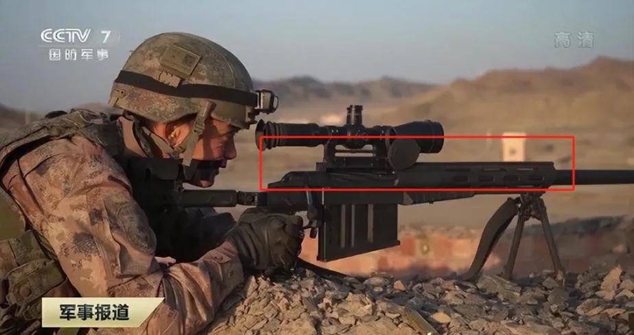 qbu201是一个更加规则的圆柱,而lr2b的枪栓有一个向后缩口的造型;护木